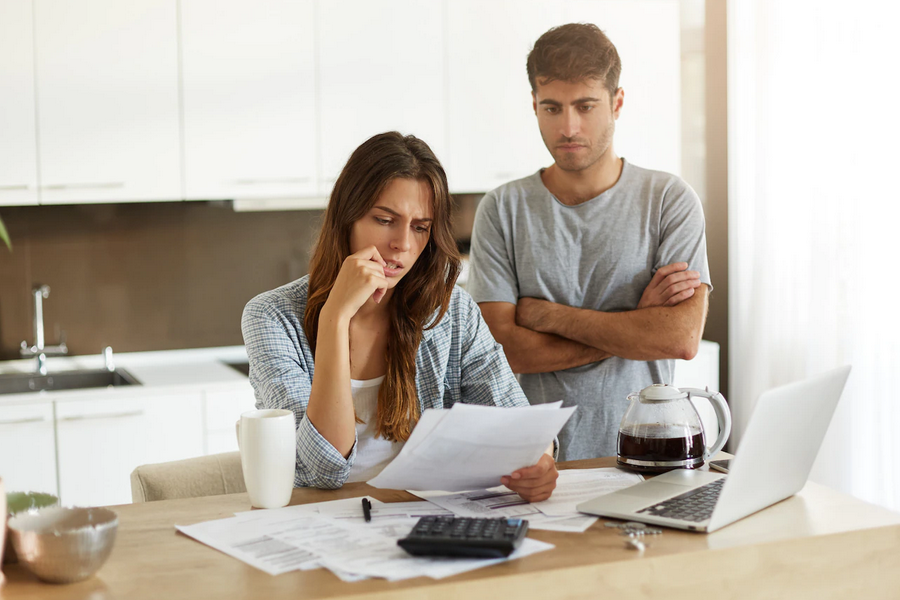 Você sabe a importância dos casais conversarem sobre dinheiro?